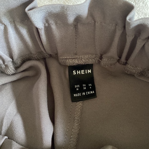 Oversized Paper Bag Waist Shorts - Picture 3 of 3